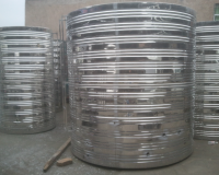 圆柱形保温水箱12