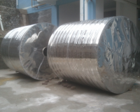 圆柱形保温水箱13